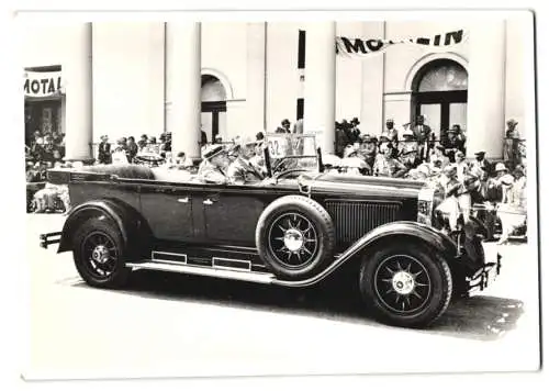 8 Fotografien Ansicht Zwickau, Horch Auto Werk, Luxus Cabriolet Detail's Cockpit, Fahrgestell mit Motor & Rahmen u.a.