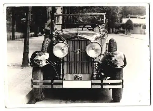 8 Fotografien Ansicht Zwickau, Horch Auto Werk, Luxus Cabriolet Detail's Cockpit, Fahrgestell mit Motor & Rahmen u.a.