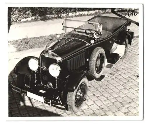 8 Fotografien Ansicht Zwickau, Horch Auto Werk, Luxus Cabriolet Detail's Cockpit, Fahrgestell mit Motor & Rahmen u.a.