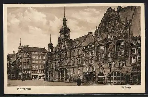 AK Pforzheim, Strassenpartie mit Rathaus und Geschäften