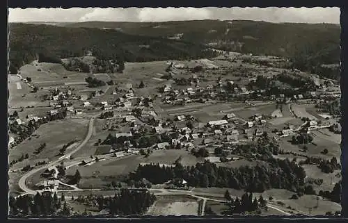 AK Häusern im südl. Schwarzwald, Teilansicht mit Strassenpartie