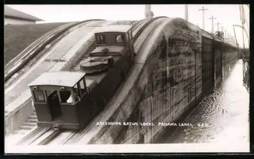 AK Gatun Locks, Ascending the locks, Panama Canal