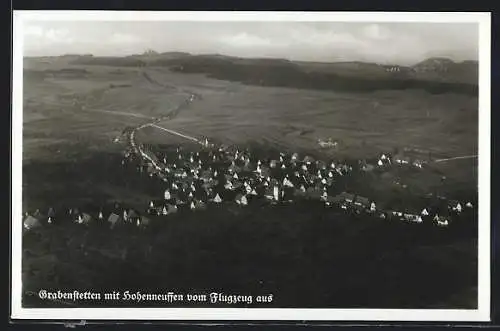 AK Grabenstetten, Ortsansicht mit Hohenneussen vom Flugzeug aus