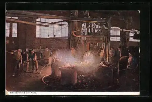 AK Fabrikarbeiter beim Einschweissen der Nabe