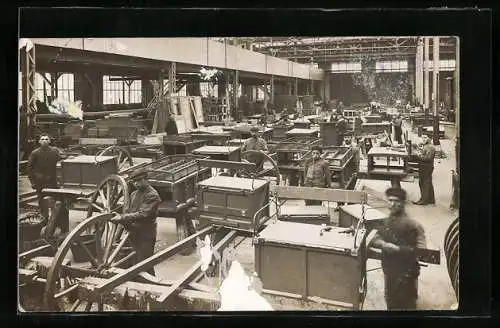 AK Stellmacher bei der Arbeit in der Werkshalle