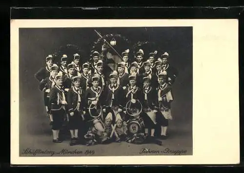 AK München, Der Schäfflertanz 1949 zur Erinnerung an das Erlöschen der Pest 1517, Fahnen-Gruppe