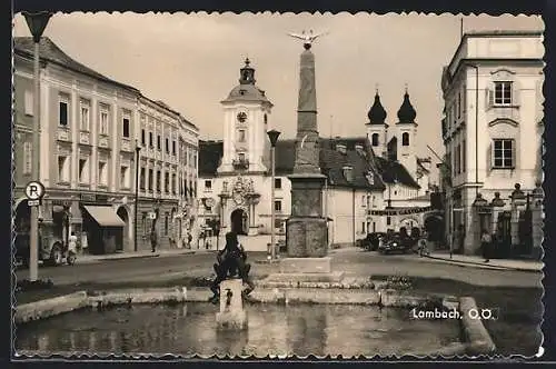 AK Lambach /O. Ö., Am Kriegerdenkmal, Ortspartie