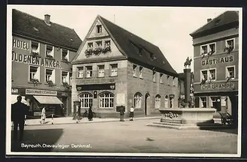 AK Bayreuth, Chevauleger Denkmal mit Gasthaus Chr. Grampp mit Passanten