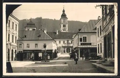 AK Lilienfeld, Strassenpartie mit Geschäften und Rathaus
