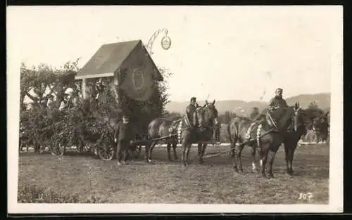 Foto-AK Wetzikon, Sängerfest, Festwagen Im Krug zum grünen Kranze