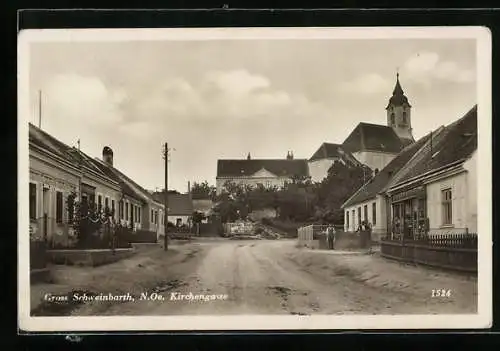 AK Gross Schweinbarth /N.Oe., Strassenpartie in der Kirchengasse