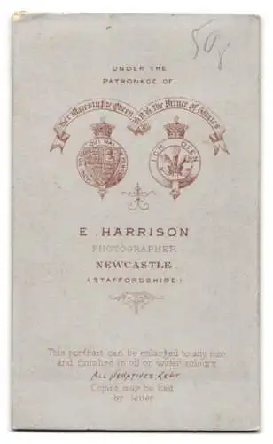 Fotografie E. Harrison, Newcastle, Junge Dame mit Halskette im Profil