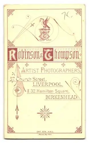 Fotografie Robinson &Thompson, Liverpool, 57 Church Street, Junges Mädchen mit Flechtfrisur im Portrait