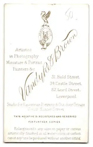 Fotografie Vandyke & Brown, Liverpool, 34 Castle Street, Ältere Dame mit Haube und Schleife