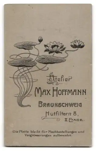 Fotografie Max Hoffmann, Braunschweig, Hutfiltern 8, Kleines Kind im karierten Kleid