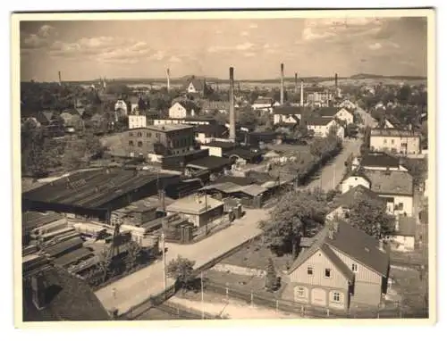 5 Fotografien Max Herrmann, Zittau, Ansicht Zittau i. Sa., Blick über die Dächer der Stadt, Schornsteinfeger-Perspektive