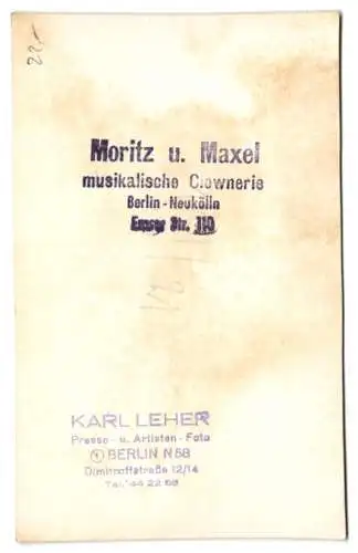8 Fotografien Karl Leher, Berlin, Musikalische Clownerie Moritz & Maxel, Zirkus-Clown's in verschiedenen Szenen