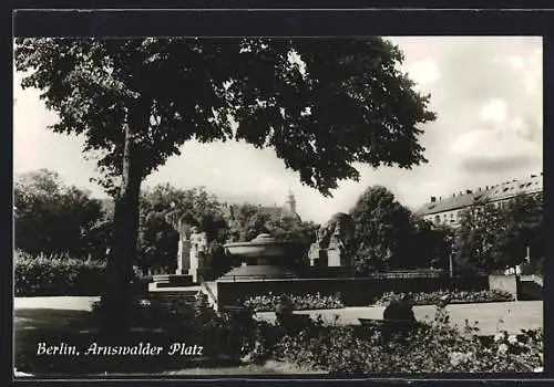 AK Berlin-Prenzlauer Berg, Arnswalder Platz mit Brunnen