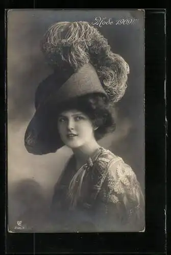 AK Mode 1909, junge Dame mit grossem Hut