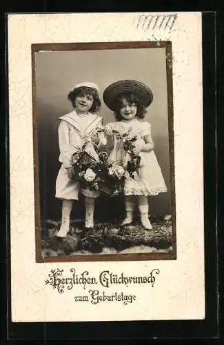 Foto-Collage-AK Kinderpaar mit einem Blumenkorb, Geburtstagsgruss