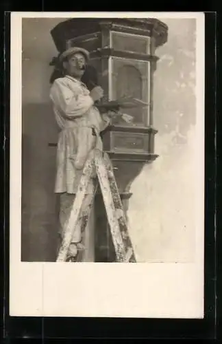 AK Maler mit Farbpalette auf eienr Leiter, Handwerk