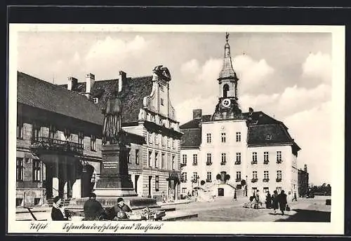 AK Tilsit, Schenkendorfplatz mit Rathaus