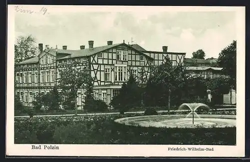 AK Bad Polzin, Friedrich-Wilhelm-Bad mit Brunnen