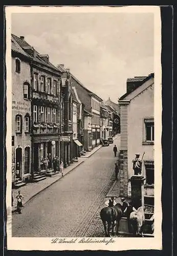 AK St. Wendel, Balduinstrasse mit Häuserfassaden und Brunnen