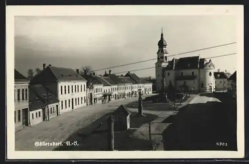 AK Göllersdorf /N.-Ö., Blick über den Platz zur Kirche