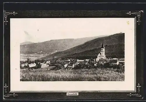 AK Giesshübl, Ortsansicht mit der Kirche im Bilderrahmen-Passepartout