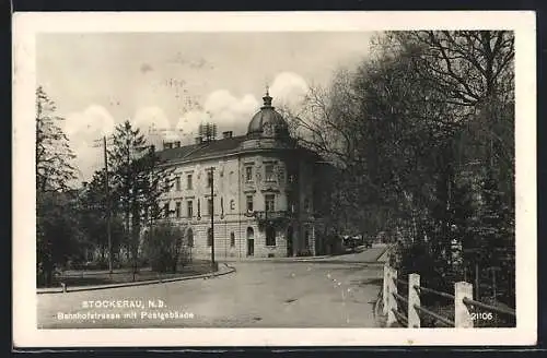 AK Stockerau /N. D., Bahnhofstrasse mit Postgebäude