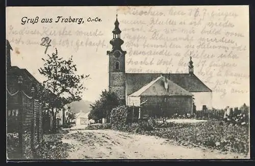 AK Traberg /O.-Oe., Strassenpartie mit Kirche