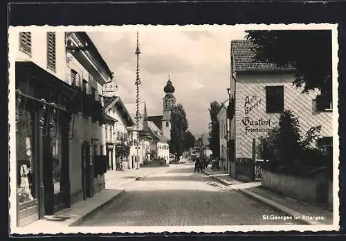 AK St. Georgen /Attergau, Strassenpartie mit Gasthof und Kirche