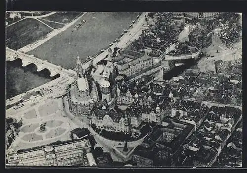 AK Dresden, Schloss mit Zentrum, Fliegeraufnahme