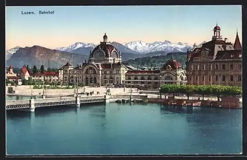 AK Luzern, Der Bahnhof mit Bergblick