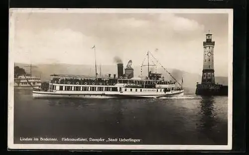 AK Lindau / Bodensee, Hafenausfahrt mit Dampfer Stadt Ueberlingen