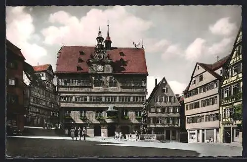 AK Tübingen am Neckar, Marktplatz mit Denkmal