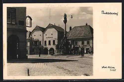 AK Perchtoldsdorf, Strassenpartie mit Rathaus