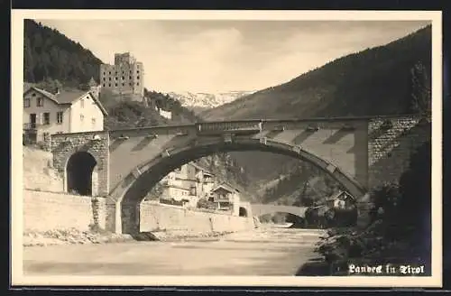 AK Landeck, Ortspartie mit Brücke