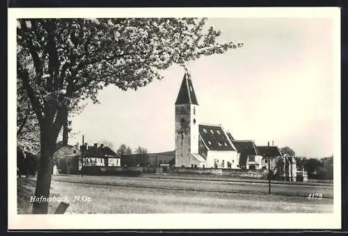 AK Hafnerbach /N. Oe., Ortspanorama mit Kirche