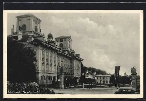 AK Eisenstadt /N. D., Schloss und Vorplatz mit n