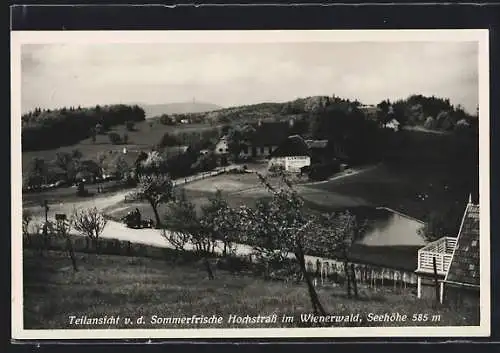 AK Klausen-Leopoldsdorf, Hochstrass im Wienerwald, Teilansicht mit Gasthof