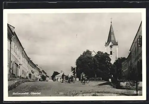 AK Hellmonsödt /Oberöst., Strassenpartie mit Kirche