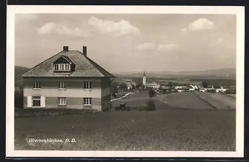 AK Oberneukirchen /O.-D., Ortspartie mit Kirche