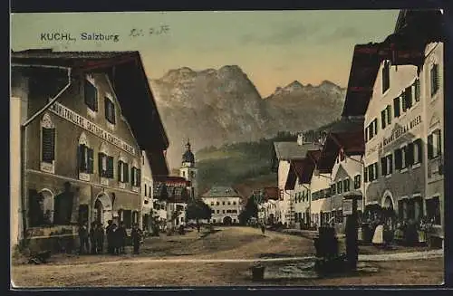 AK Kuchl, Strassenpartie mit Mühlthaller`s Gasthaus und Gasthaus zum Neuwirt, Blick zur Kirche