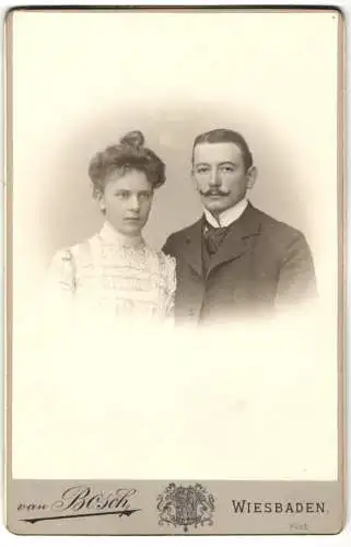 Fotografie van Bosch, Wiesbaden, Portrait Hartmann Freiherr von Schlotheim nebst seiner Frau Frieda Albert, Thür. Adel