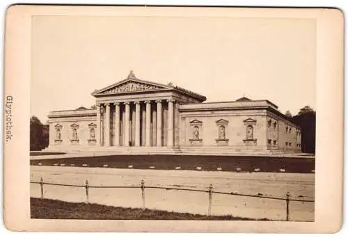 Fotografie Ferd. Finsterlin, München, Ansicht München, Blick auf die Glyptothek