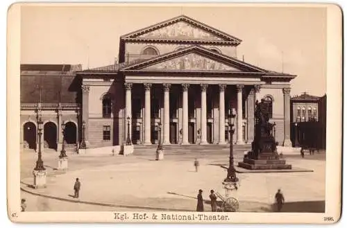 Fotografie Ferd. Finsterlin, München, Ansicht München, Kgl. Hof- & National Theater mit Denkmal, Trockenstempel