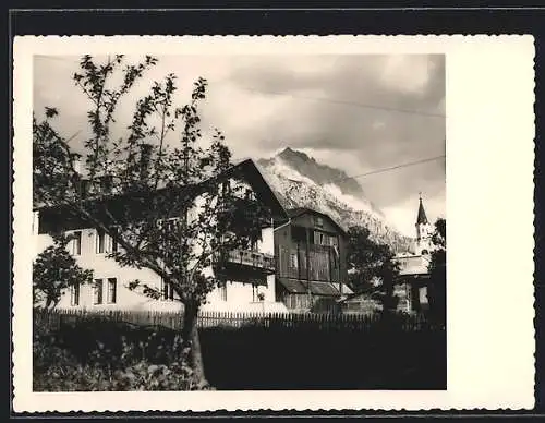 AK Cortina, Ortspartie mit Bergblick