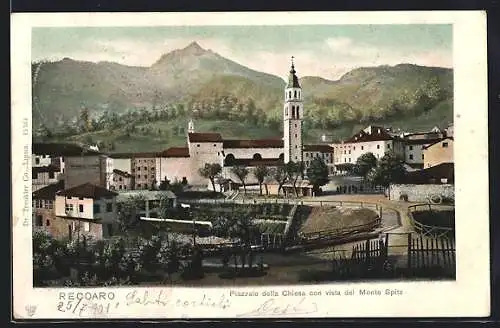 AK Recoaro, Piazzale della Chiesa con vista del Monte Spitz